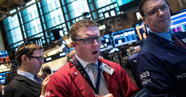 Chứng khoán Mỹ đi xuống trong ngày họp Fed, Dow Jones sụt gần 300 điểm