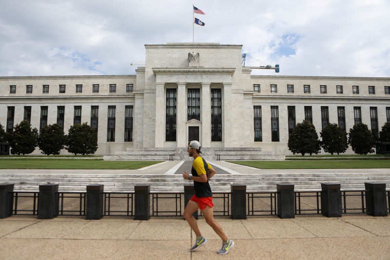 Fed giữ lãi suất gần bằng 0, đưa ra tín hiệu sẽ không tăng lãi suất cho đến 2022