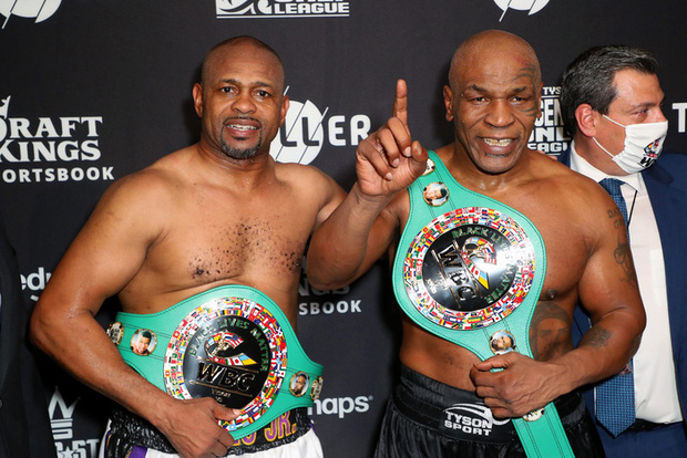 Ít lâu sau ngày tái xuất, Mike Tyson đã bắt tay vào tập luyện trở lại, gây ấn tượng với bộ kỹ năng không phải dạng vừa