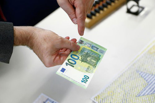 Tỷ giá euro hôm nay 12/11: Các ngân hàng tiếp tục giảm đồng loạt
