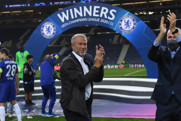 Tỷ phú Abramovich bị truất quyền, Chelsea lo tiền bạc như thế nào?
