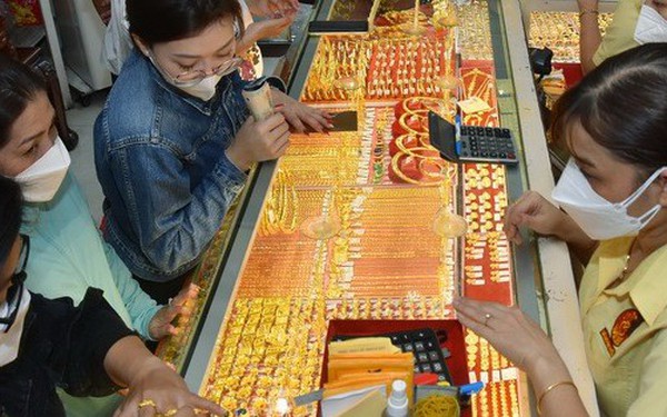 Giá vàng hôm nay 2-5: Vàng nhẫn thấp hơn vàng SJC trên 14 triệu đồng/lượng