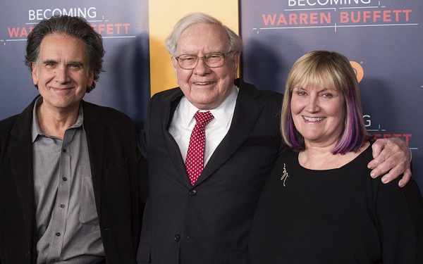Tại sao các tỷ phú như Bill Gates, Warren Buffett lại không để lại tài sản thừa kế cho con mà đem đi từ thiện?