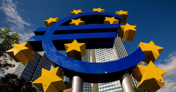 Đồng euro gần ngang bằng với đồng USD ý nghĩa như thế nào đối với các nhà đầu tư