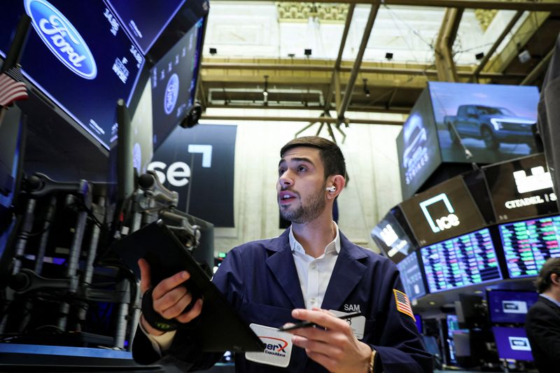 Dow hướng đến tuần giảm thứ 8 liên tiếp khi cổ phiếu công nghệ tiếp tục bị bán tháo