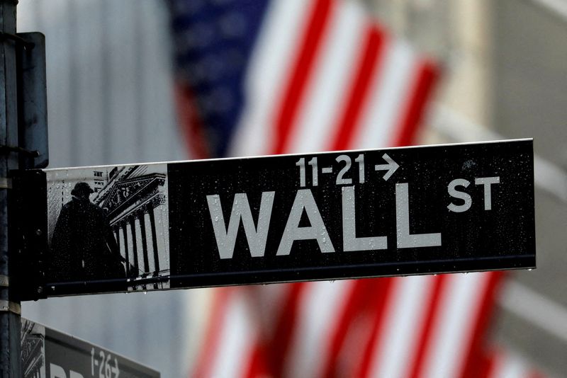 Hợp đồng tương lai Dow giảm 320 điểm; Lo ngại suy thoái đè nặng tâm lý thị trường