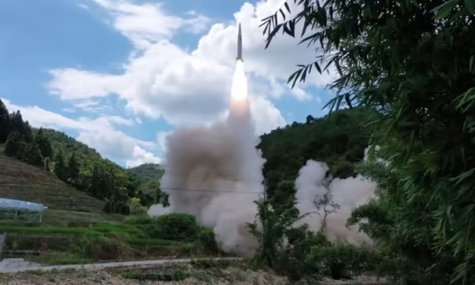 Thông điệp từ tên lửa Trung Quốc phóng qua Đài Loan