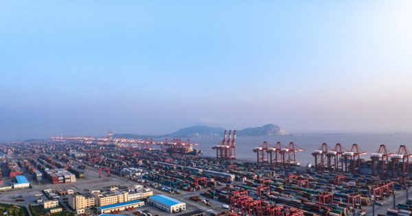 Xuất khẩu tháng 7 của Trung Quốc tăng cao kỷ lục