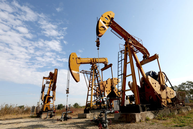 Dầu tiếp tục giảm sau khi Mỹ công bố dự trữ dầu thô
