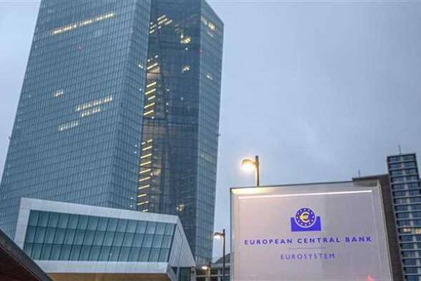 ECB bơm hàng tỷ USD vào các thị trường nợ yếu hơn của Eurozone