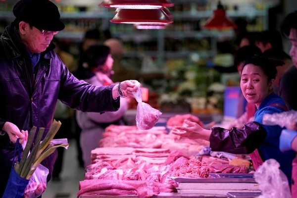 Lạm phát Trung Quốc cao nhất hai năm vì thịt lợn