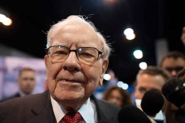 Warren Buffett chỉ ra 'sai lầm lớn nhất' của mỗi người với tiền bạc