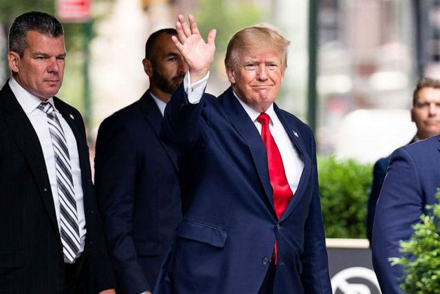 Ông Trump quyết không khai trước cuộc săn phù thủy