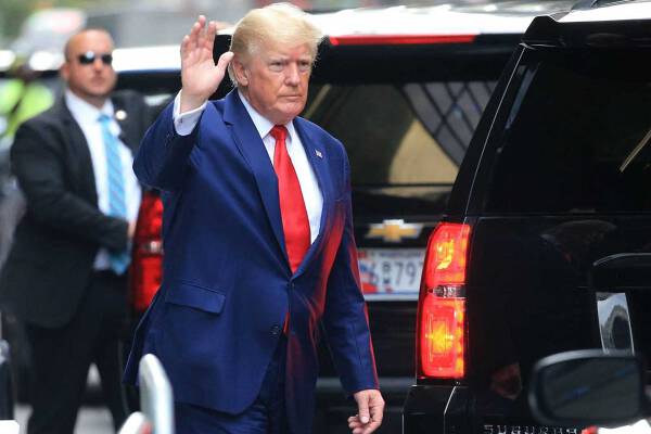 FBI thu giữ 11 hồ sơ mật tại khu nghỉ dưỡng của ông Trump