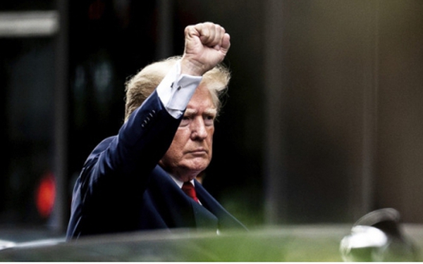 Cựu Tổng thống Donald Trump bị FBI tịch thu hộ chiếu