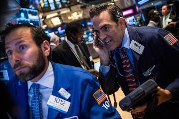 Dow Jones tăng phiên thứ 5 liên tiếp, vượt mốc 34.000 khi nhóm bán lẻ khởi sắc
