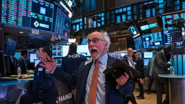 Dow Jones tăng 300 điểm, Bảng Anh hồi phục sau thông báo từ BoE