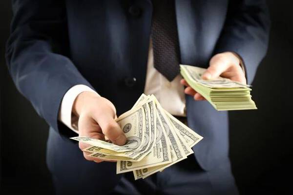 Thế giới bước vào kỷ nguyên mới: Chính phủ giải cứu tất cả mọi người