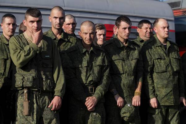 Tổng thống Putin ra lệnh 'sửa sai' khi hàng trăm nghìn người Nga chạy ra nước ngoài