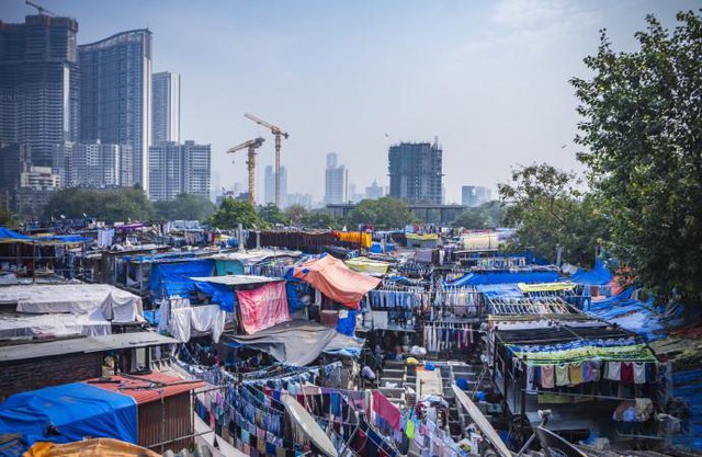 Xưởng giặt thủ công lớn nhất thế giới ẩn mình trong khu ổ chuột giữa lòng thành phố hiện đại ở Ấn Độ
