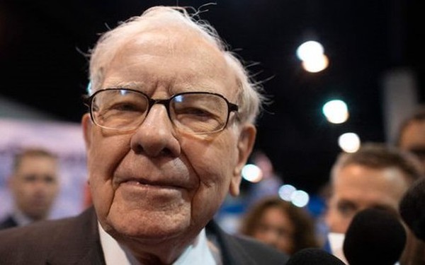 Warren Buffett chỉ ra sai lầm lớn nhất về tiền bạc mà ai cũng mắc phải, và 1 động tác đơn giản sẽ giải quyết được vấn đề