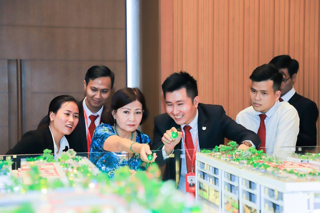 Trong cái khó ló cái khôn: Nhà đầu tư tận dụng thời thế để kiếm tiền tỉ giữa biến động