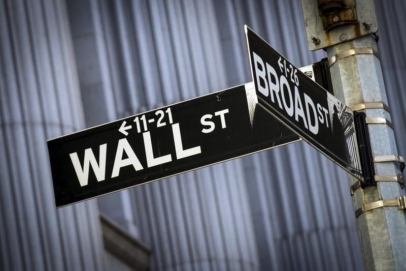 Dow Jones giảm 55 điểm; thị trường thận trọng trước bảng lương
