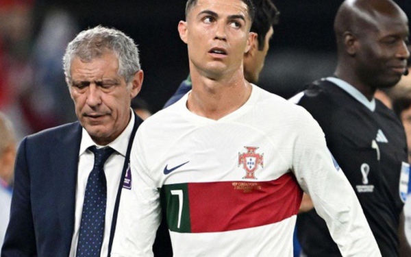 Thực hư Ronaldo quát HLV Bồ Đào Nha sau khi bị thay ra ở trận thua Hàn Quốc