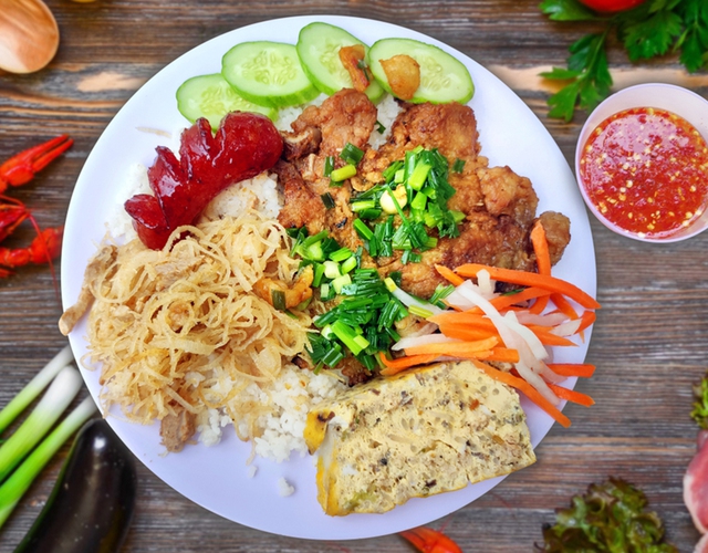 Cơm tấm Sài Gòn: Biểu tượng giao thoa văn hóa ẩm thực giữa phương Đông và phương Tây