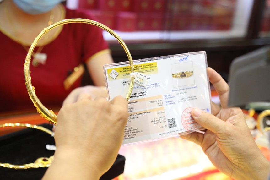 Giá vàng hôm nay ngày 9/12: Đồng USD tiếp tục mất giá, vàng trên đà hồi phục