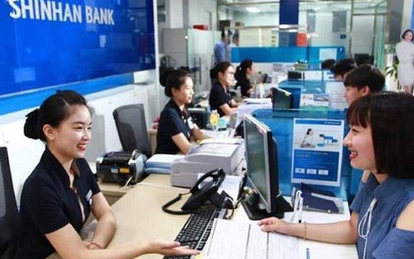 Ngân hàng ngoại đầu tiên công bố giảm lãi suất cho vay, áp dụng với cả vay VND lẫn ngoại tệ