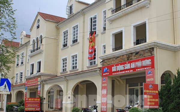 Biệt thự 'triệu đô' đua nhau cắt lỗ, chuyên gia cảnh báo về làn sóng xả hàng