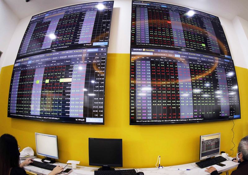 Tăng trong nghi ngờ – VN-Index liệu có phá được kênh xu hướng giảm giá?