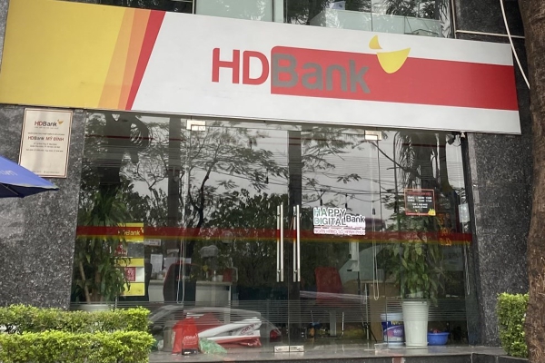 Cổ phiếu ngân hàng tiếp tục giảm mạnh, dòng tiền ngoại hạ nhiệt