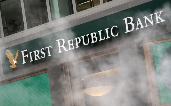 Một ngân hàng vừa được Fed và JPMorgan 'bơm' vốn, cổ phiếu vẫn giảm 60%: Giới đầu Mỹ lo sợ nhiều trường hợp khác như SVB sắp xảy ra