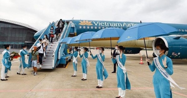 Hàng không Việt Nam đón khách bay thường lệ đầu tiên từ Trung Quốc sau đại dịch COVID-19