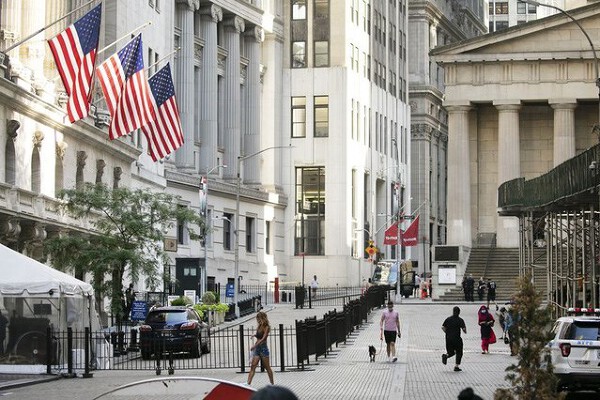 Cựu CEO Goldman Sachs: Khủng hoảng ngân hàng sẽ làm chậm tăng trưởng kinh tế Mỹ