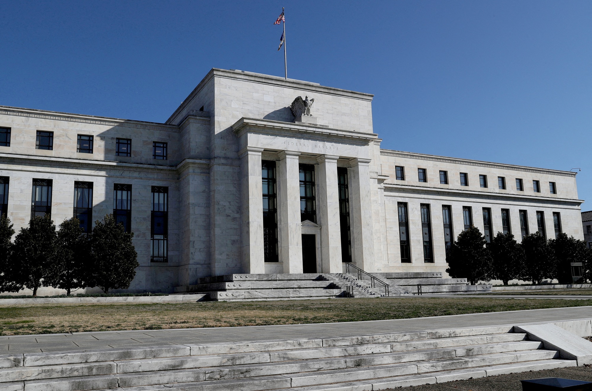 Fed sẽ tăng lãi suất 25 điểm cơ bản hay tạm dừng thắt chặt tại cuộc họp tháng 3?