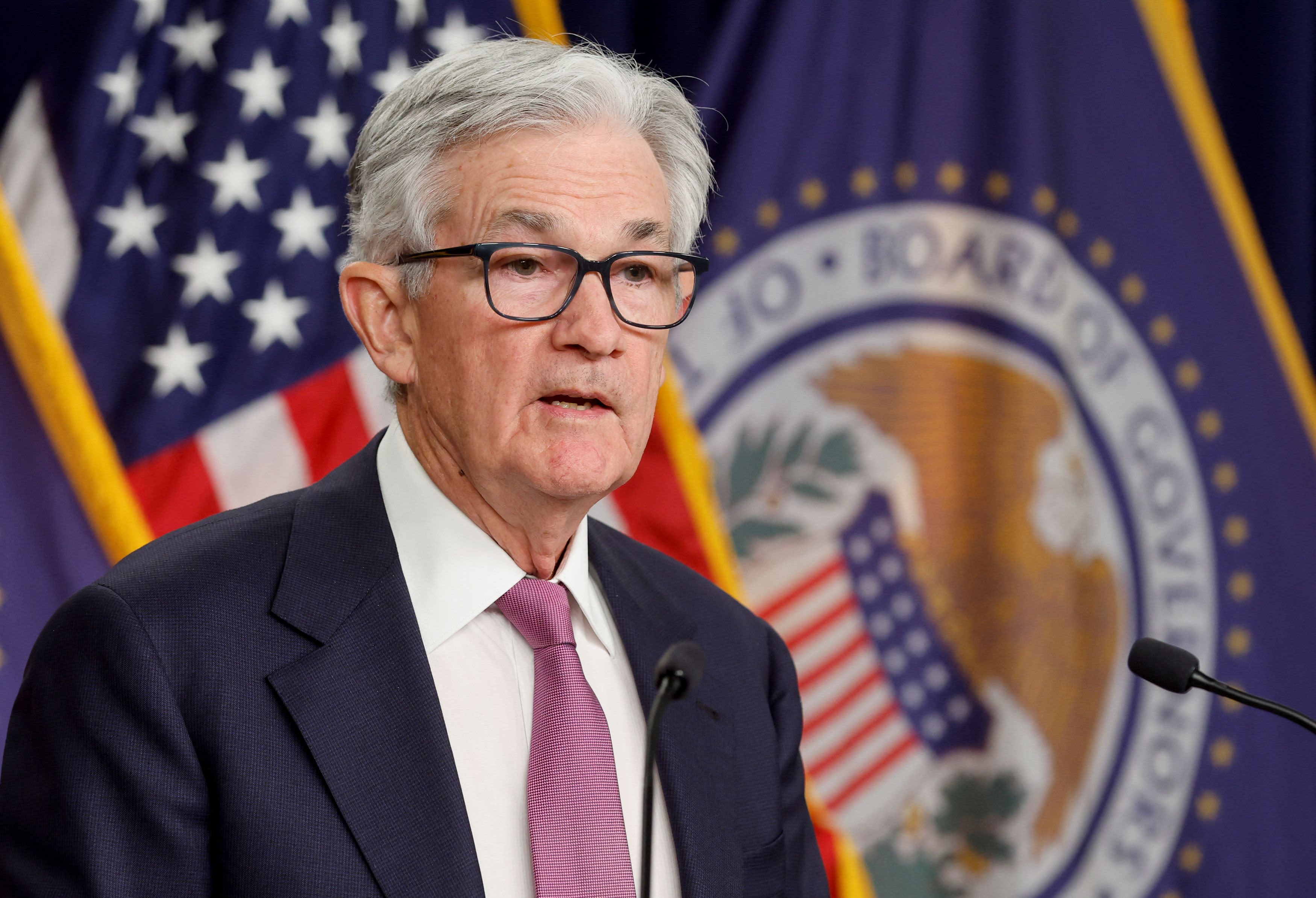 Fed được kỳ vọng sẽ đông thời tăng lãi suất và ngăn chặn cuộc khủng hoảng ngân hàng