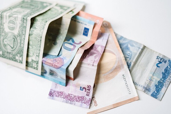 Tỷ giá ngân hàng Vietcombank (VCB) ngày 22/3: USD, Euro tăng giá