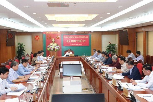 Đề nghị Ban Bí thư xem xét kỷ luật ông Đỗ Hữu Ca