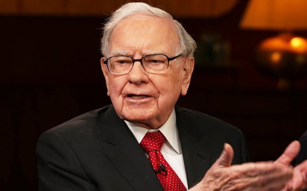 Thánh đầu tư Warren Buffett: 'Tiền có thể bị ảnh hưởng bởi lạm phát, nhưng tài năng của bạn thì không, nếu đặc biệt giỏi ở một khía cạnh nào đó, bạn luôn có lợi ích!'