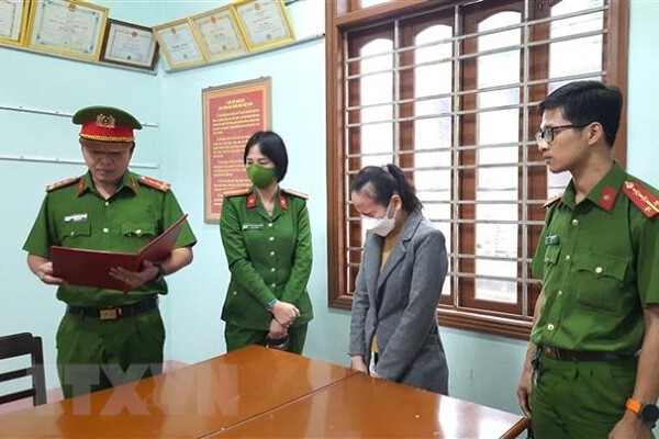 Bắt tạm giam Phó Giám đốc phòng giao dịch ngân hàng lừa đảo tài sản
