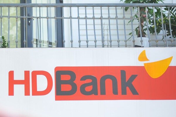 Giao dịch lớn cổ phiếu (20/4): HTR, NXT, SGH, S55, HDA, NAC, HDB, QNS, SP2, DBT, HAX
