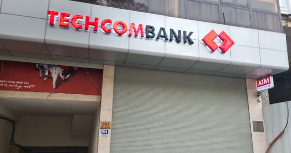 Cổ phiếu tâm điểm ngày 24/4: TCB, VRE, QNS