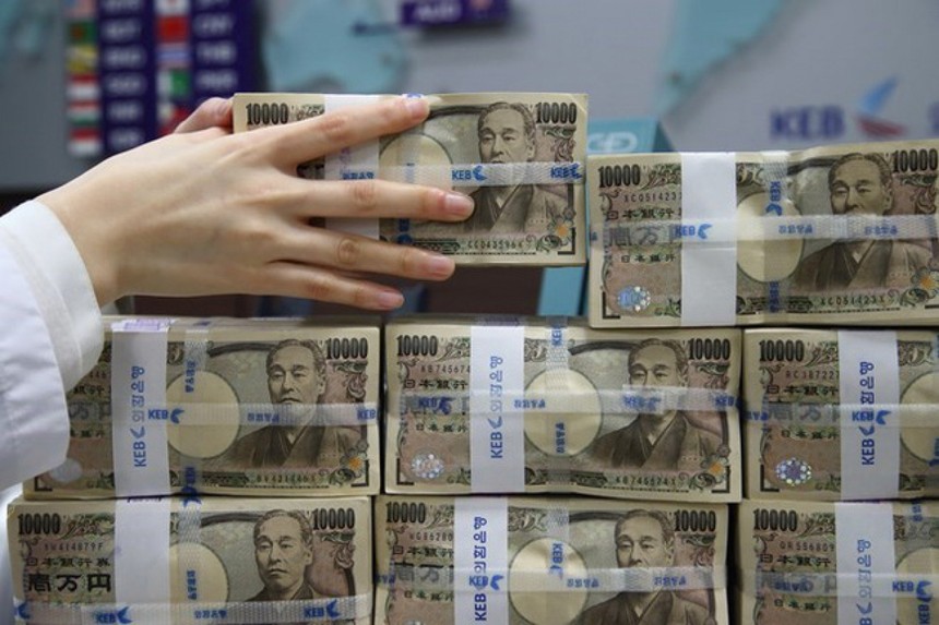 Tỷ giá đồng yên sụt giảm mạnh do BOJ một mình một kiểu
