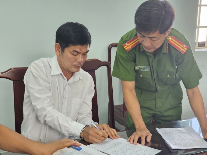 Bắt một Phó Giám đốc ngân hàng làm giả giấy tờ