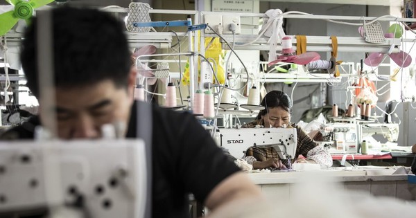 Thêm một quý tăng trưởng trì trệ và tỷ lệ thất nghiệp của người trẻ cao kỷ lục, kinh tế Trung Quốc không còn có thể 'thổi lửa' cho cả thế giới