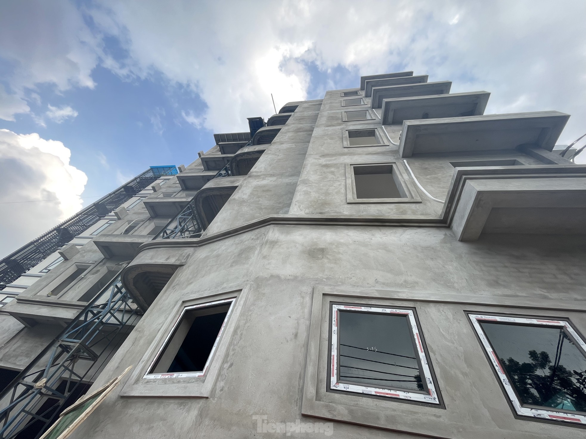 Xâm nhập phủ thủ chung cư mini không phép ở ngoại thành Hà Nội