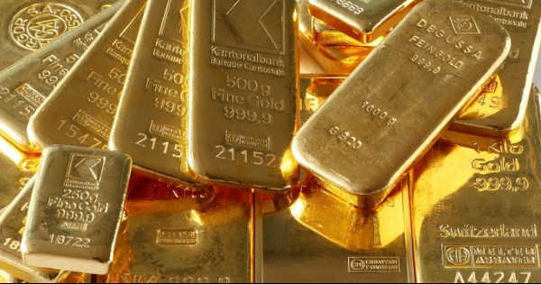 Lãi suất tăng mạnh nhưng giá vàng không giảm, nguyên nhân là gì?